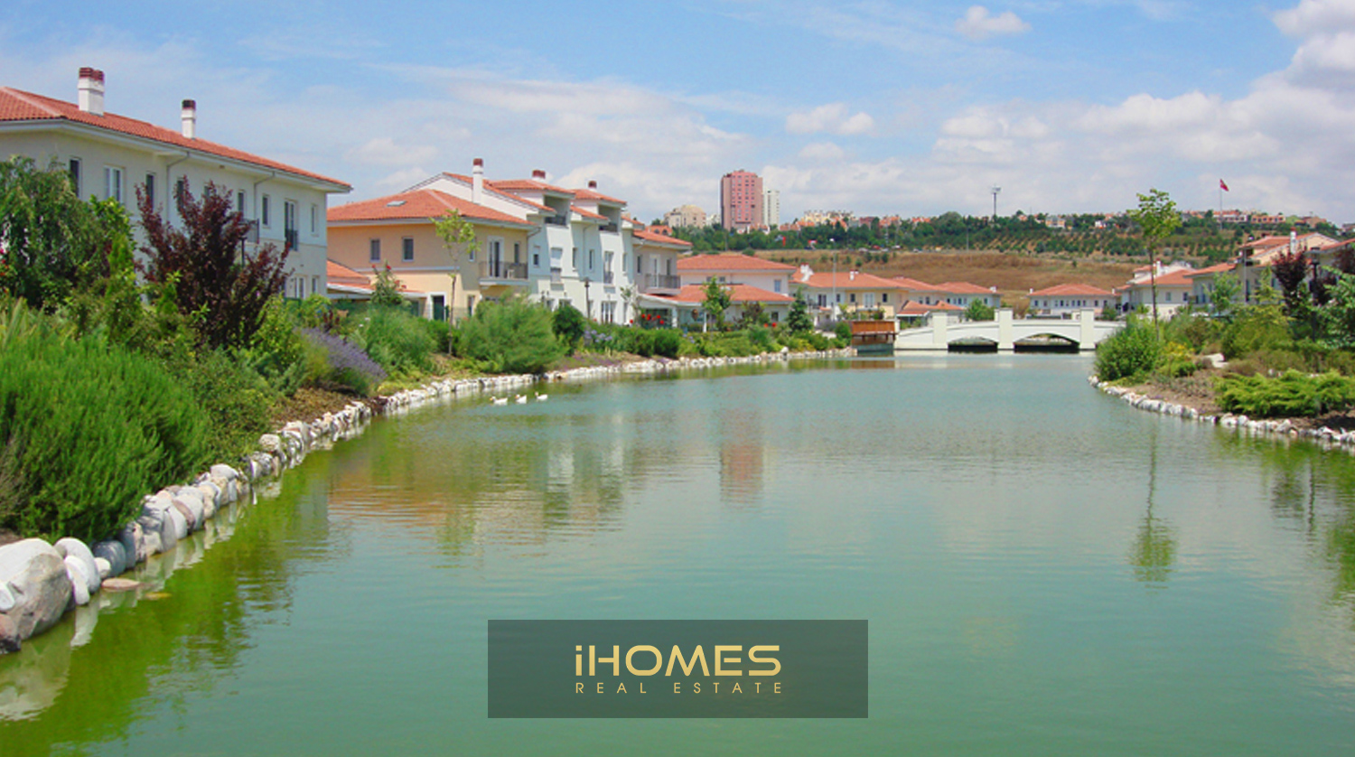 Modern villa residences at Ardıçlı Göl Evleri in Istanbul