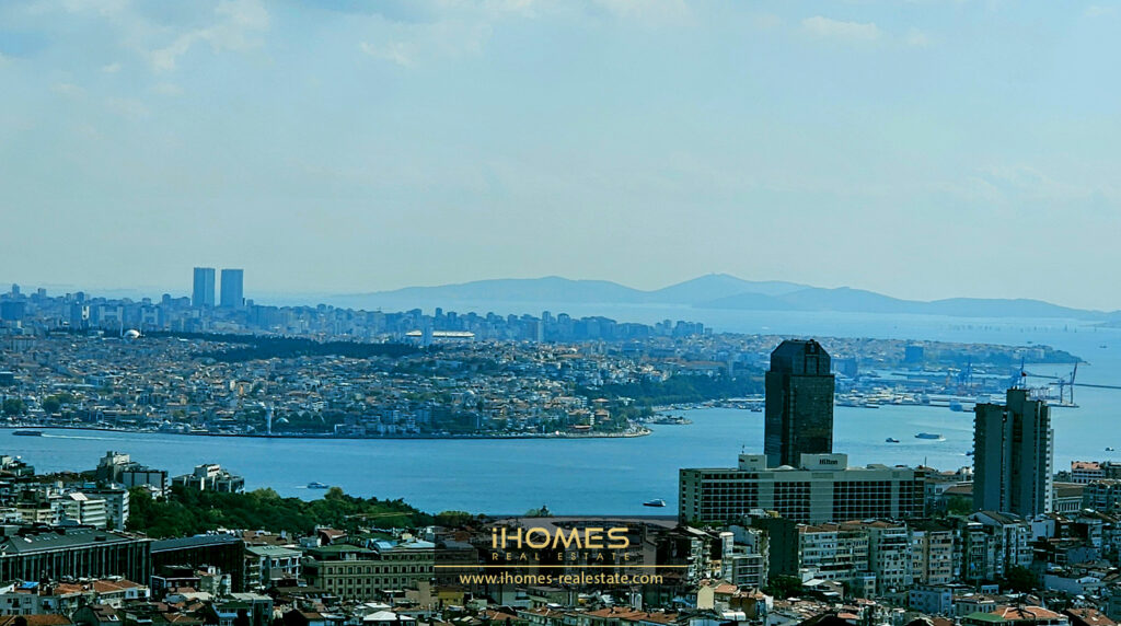 تنگه بسفر بین قسمت آسیایی و اروپایی استانبول