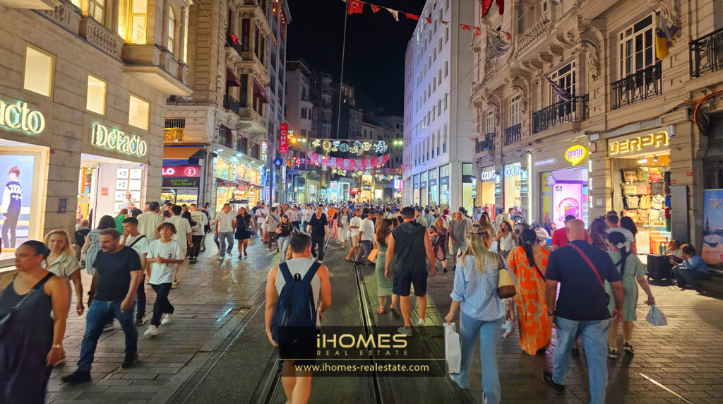 خیابان استقلال در سمت اروپایی استانبول